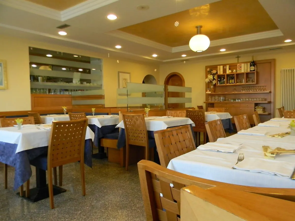 Hotel Desiderio Villa del Conte 3*,